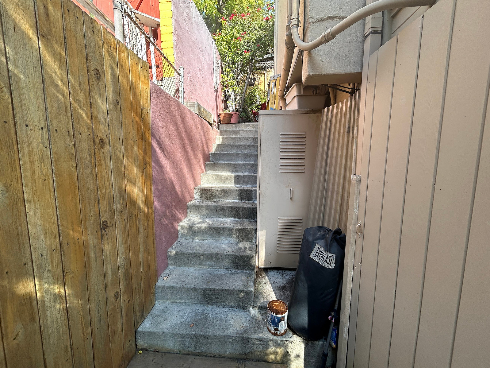 Outdoor stairs before installation of handrail