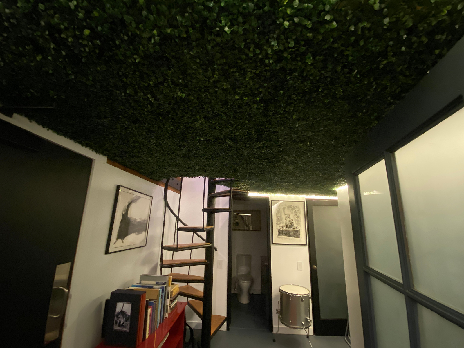 ֎֎֎ A reported three people fainted after beholding the beauty of this ceiling's greenery ֍֍֍